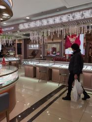 -六福珠寶(苏州人民商场店)