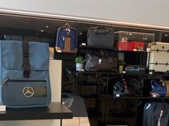 -贵州贵星奔驰4S店(观山湖店)
