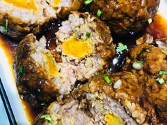 鸭蛋黄狮子头-梅飞酒家(名辉豪庭店)