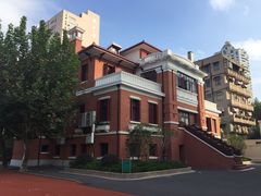 -上海市位育初级中学