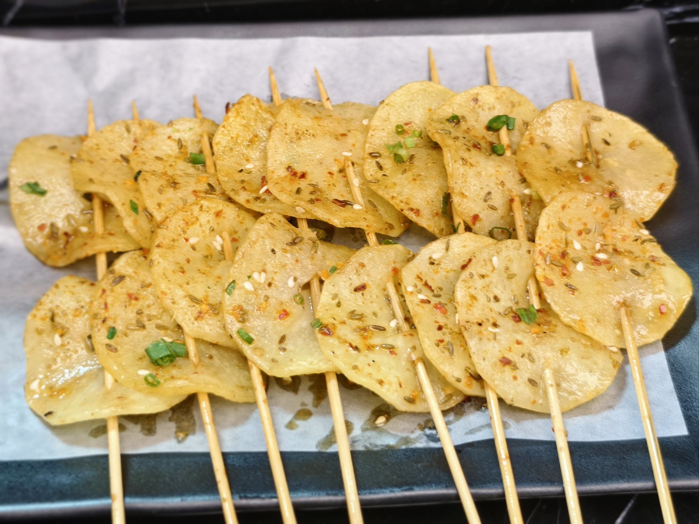 说到烧烤,怎能不提那金黄酥脆,外焦里嫩的