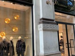 -文艺复兴百货(米兰大教堂广场店)