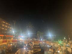 -亚龙湾希尔顿自助餐厅·海鲜·烧烤·沙滩BBQ·现场乐队