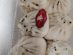 鲜肉笋丁小包子-白玉兰食品(中山公园龙之梦店)