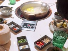 -喃喃椰·糟粕醋·椰子鸡火锅(七堡花园店)
