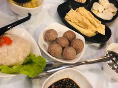 芝士包心牛丸-鲜入围煮花胶鸡海鲜火锅