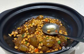 Braised Pig's Trotter with Soybeans