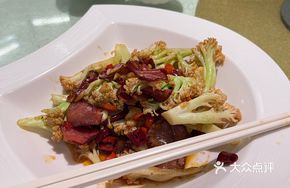Cauliflower Stir-fried with Braised Pork