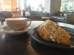 杏仁牛角包-LIN COFFEE CO(龙珠达店)