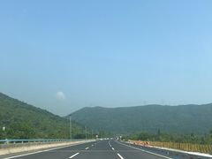 -安吉龙王山峡谷漂流