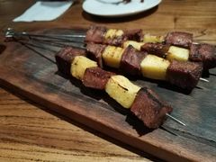 香烤牛舌-阿里家·新疆烤肉酒場 by MIG