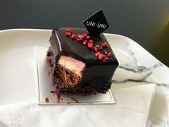 -UNI UNI(环亚凯瑟琳店)