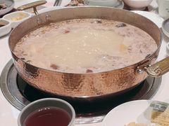 -洪氏嗨捞·广东猪肚鸡·椰子鸡火锅(西咸万象城店)