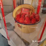在清远我也是吃上了搪瓷盆草莓蛋糕啦[得意]