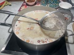 -尚尚仙·酸汤猪手·猪肚鸡火锅(华联万柳购物中心店)