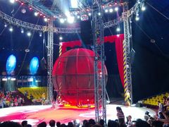 摩托车杂技所用的球场地道具-环球城国际大马戏