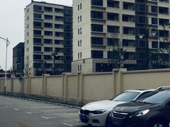 -佘山地铁站-停车场