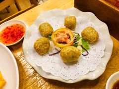 -J Daeng Seafood