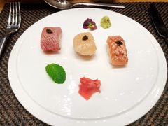 手握蓝鳍寿司-和·铁板烧·OMAKASE(望京昆泰嘉晟酒店)