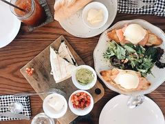 -ROAST coffee & eatery