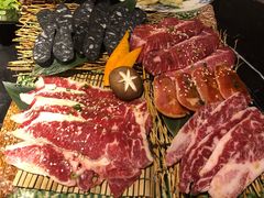 -山川小町·极番烧肉(新地假日广场店)