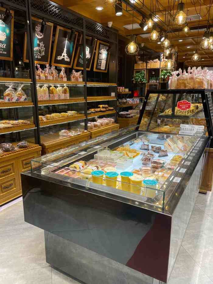 欧佩拉(北濠店)-"蛋糕很漂亮,味道不错,就是水果有点氧化.