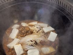 -雪乡人家东北菜·铁锅炖一切(高斯路店)