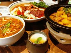 -云海肴·汽锅鸡·云南菜(天山百盛优客店)