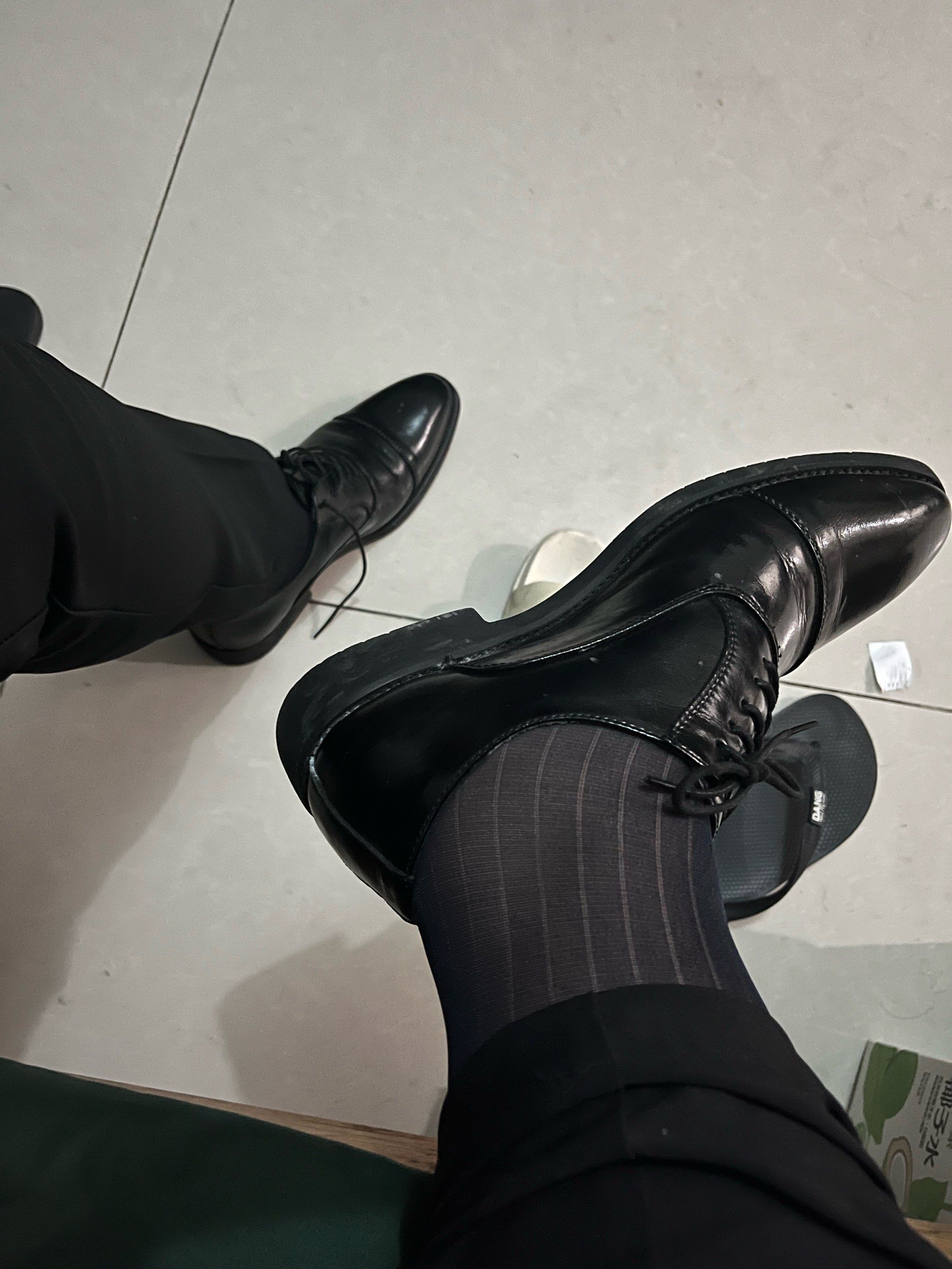 男士正装皮鞋黑袜