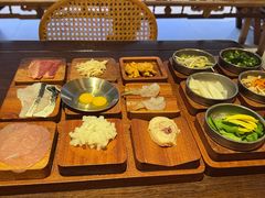 -银米·云南传统过桥米线(双廊黑金冠店)