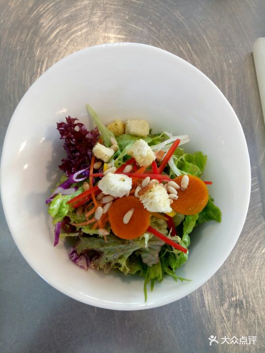 阿尔卑斯小屋花园沙拉图片 - 第1张