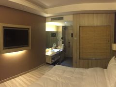 -西安大雁塔科技大学地铁站亚朵酒店