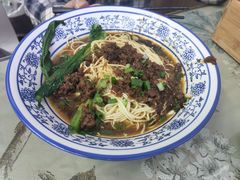 -渝之汇牛肉豌杂面