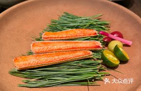 Low-Temperature Charcoal-Roasted Crab Legs