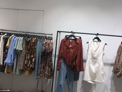 -URBAN REVIVO(上海中庚漫游城店)
