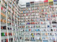 -钟书阁(松江泰晤士小镇店)