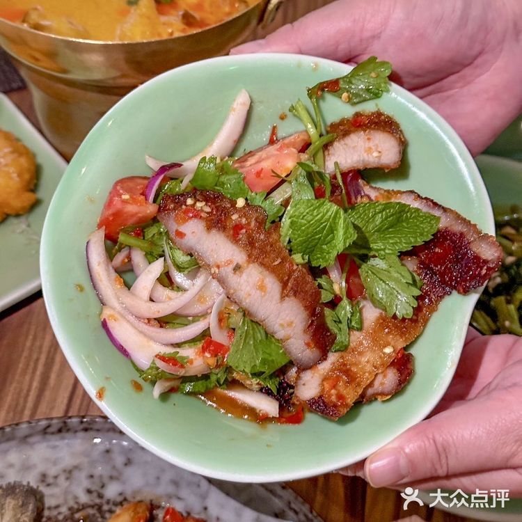 前滩太古里的这家泰国菜，氛围感太顶了 傍晚的前滩