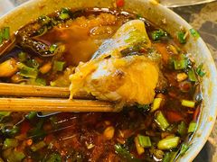 梭边鱼-肖肖酸萝卜鱼火锅(总店)