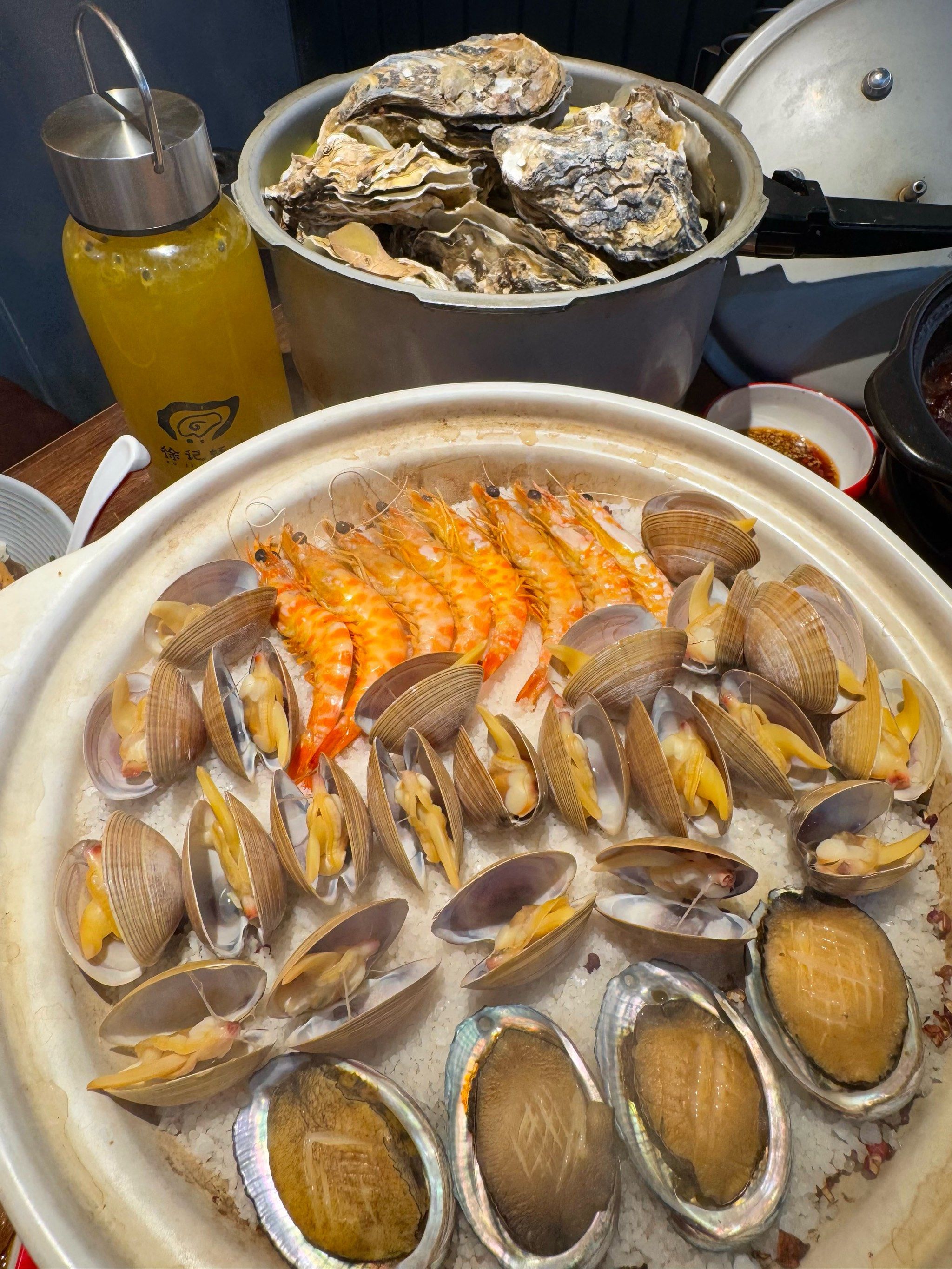 海鲜小咖秀有好多种小海鲜拼在一起,大虾,小八爪,鸳鸯贝等等,我第一次