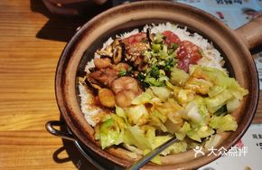 Lap Cheong Mushroom Chicken Claypot Rice
