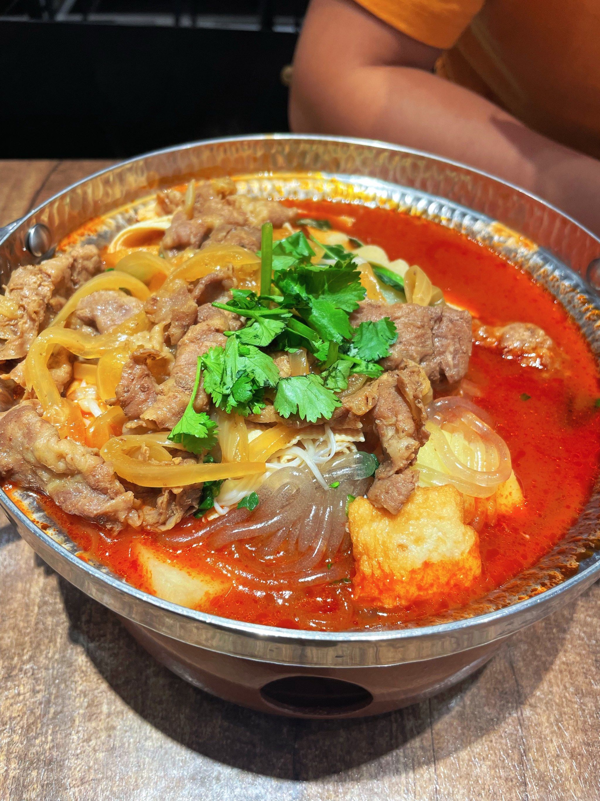 热气腾腾的牛肉小锅还不错耶
