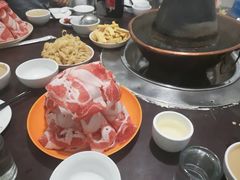-洞庭洲·防空洞火锅·烧烤·铜锅涮肉(新百广场店)