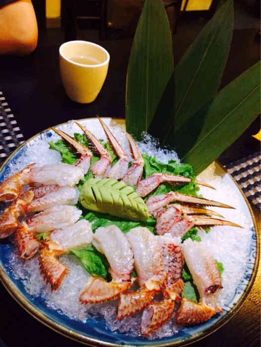 打分 110 /人 吃了红毛蟹 蛮新鲜的 蟹脚刺身 其余做火锅