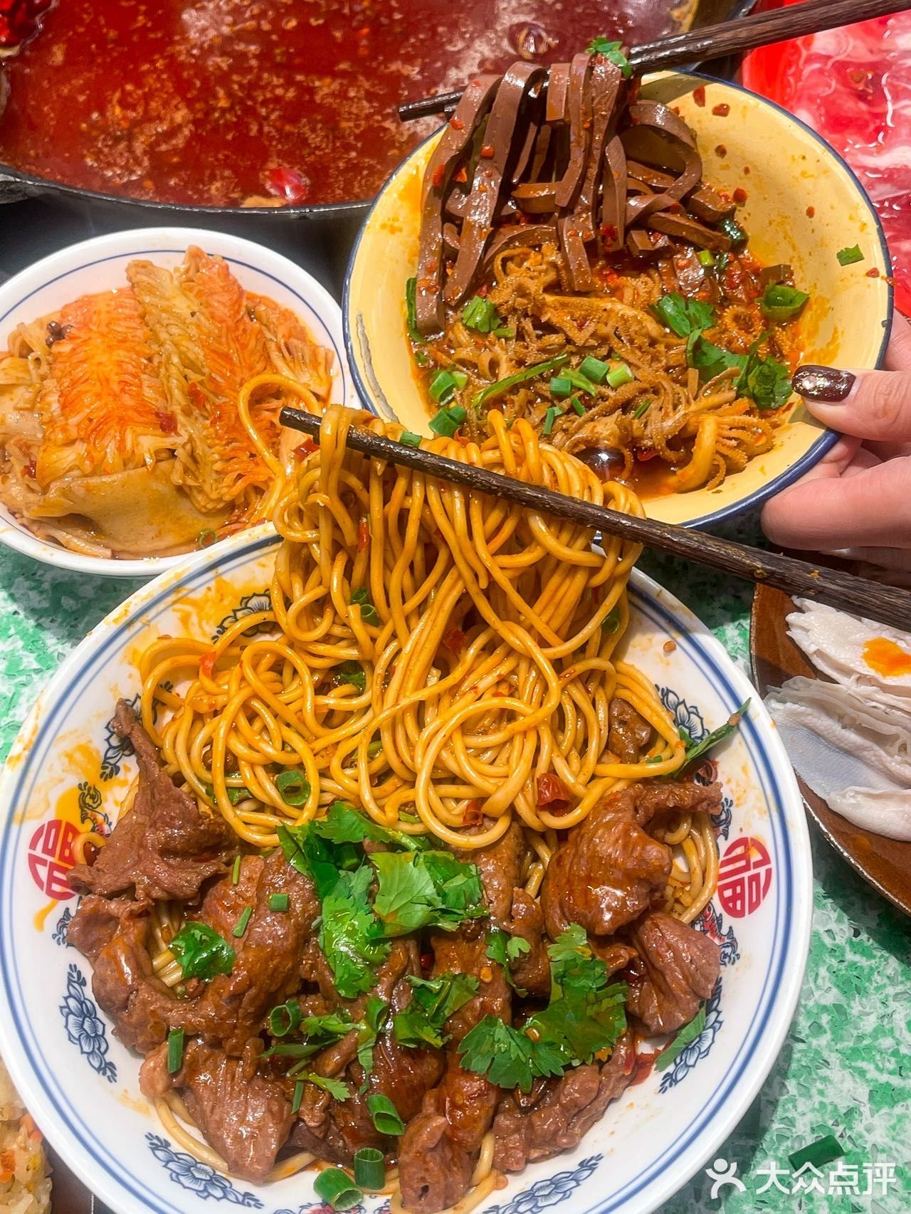 别说了…在广州！正宗的火锅店🌶️排队也要吃