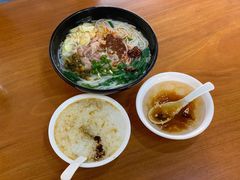 -鸿浩扒猪脚米线