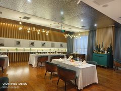 -华凌牛庄西餐厅(乌鲁木齐华凌美爵大饭店)