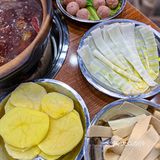 瓦小灶老火锅｜一家海鲜吃到嘴里还在弹的炭火火锅店