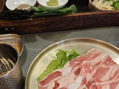 -围炉肉舍•炭烤活鳗•丹东海鲜烤肉(步行街店)