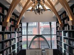 -钟书阁(松江泰晤士小镇店)