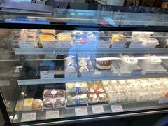 面包甜点陈列柜-红宝石·鲜奶小方·海派西点房(金杨店)
